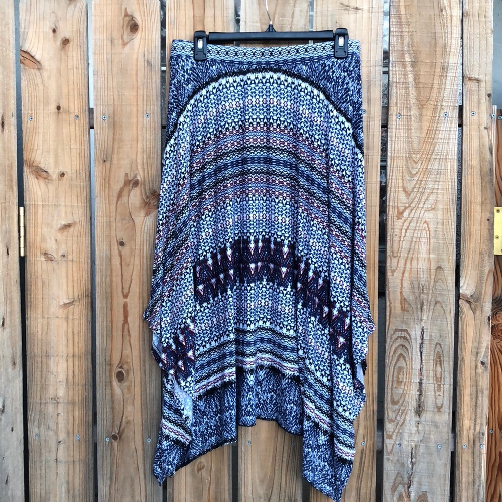 Patterned midi skirt with abstract hem